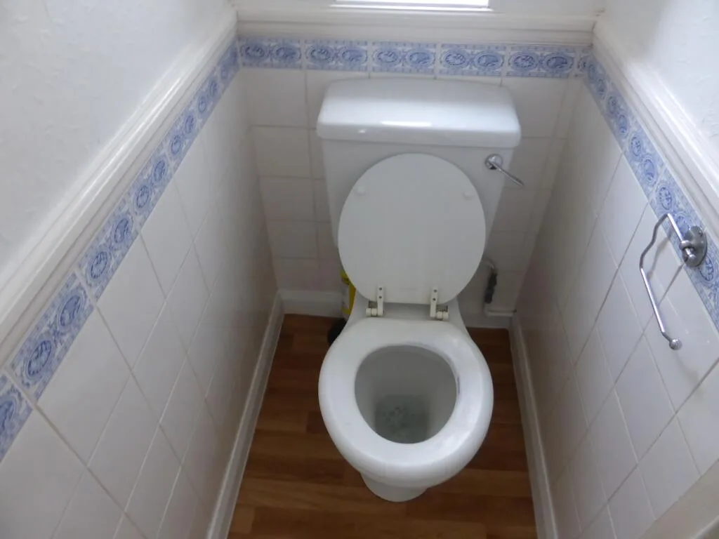 5 bedroom semi-detached house for rent