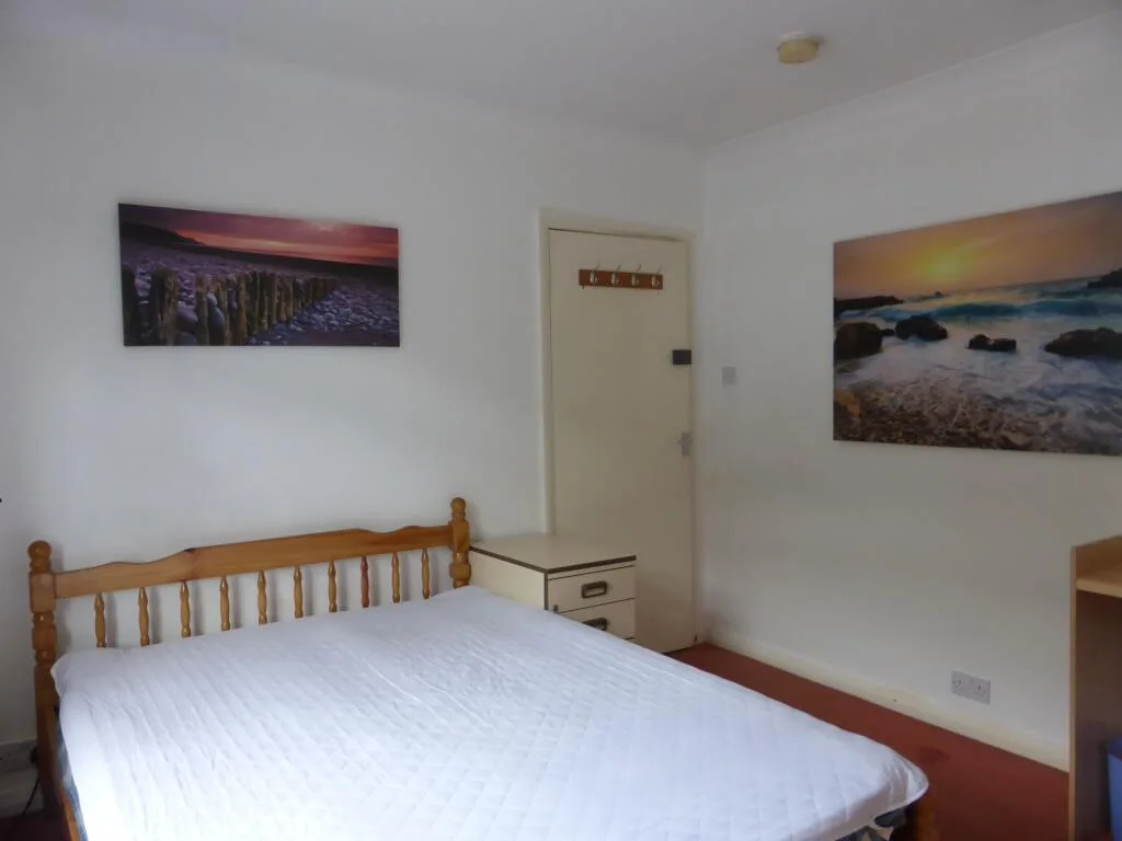 5 bedroom semi-detached house for rent