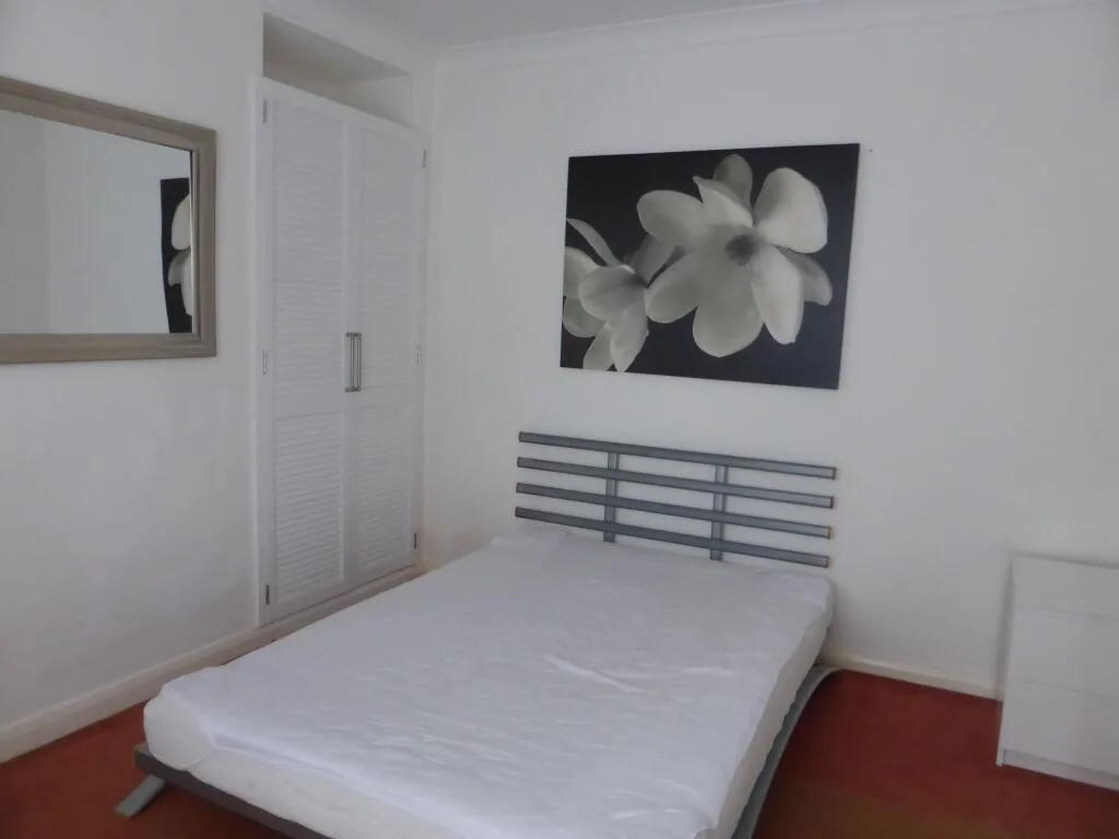 5 bedroom semi-detached house for rent