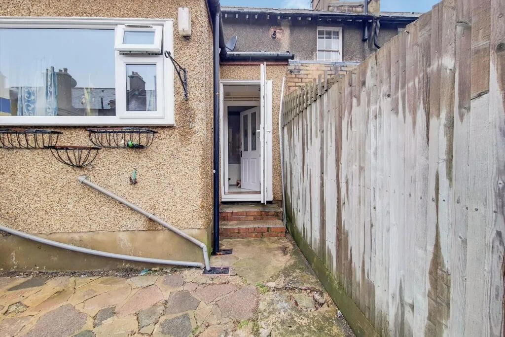 2 bedroom terraced house for rent
