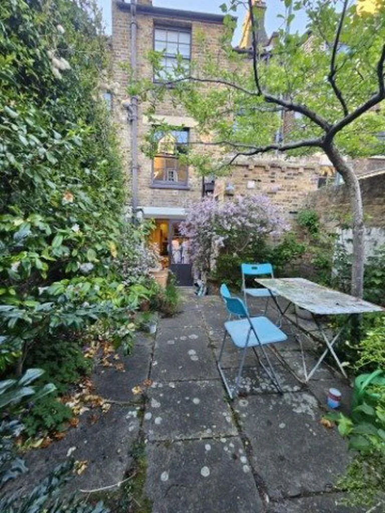 2 bedroom house for rent