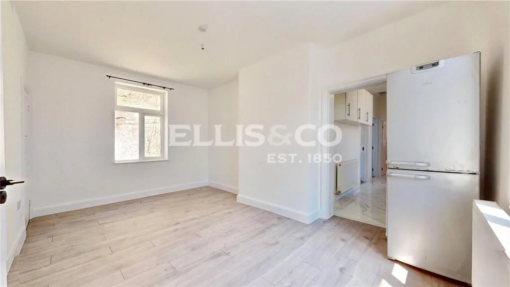 3 bedroom maisonette for rent