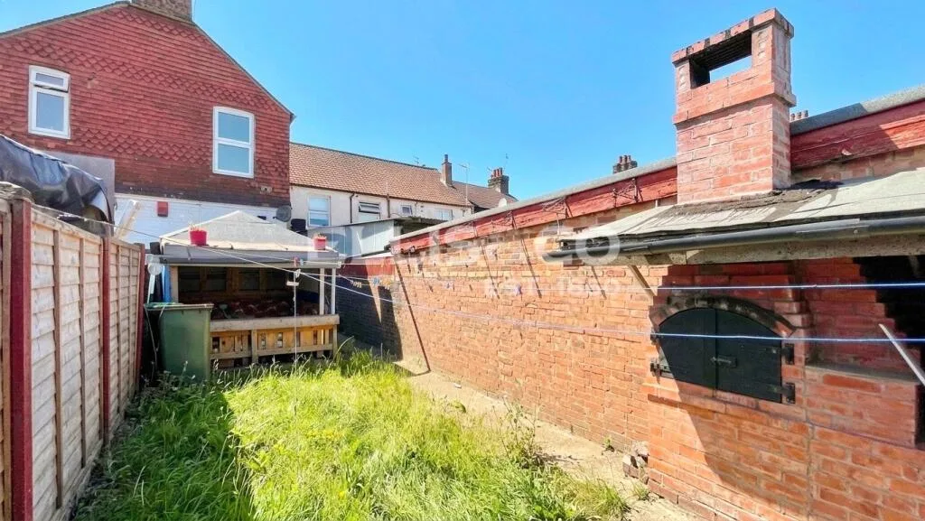 3 bedroom maisonette for rent
