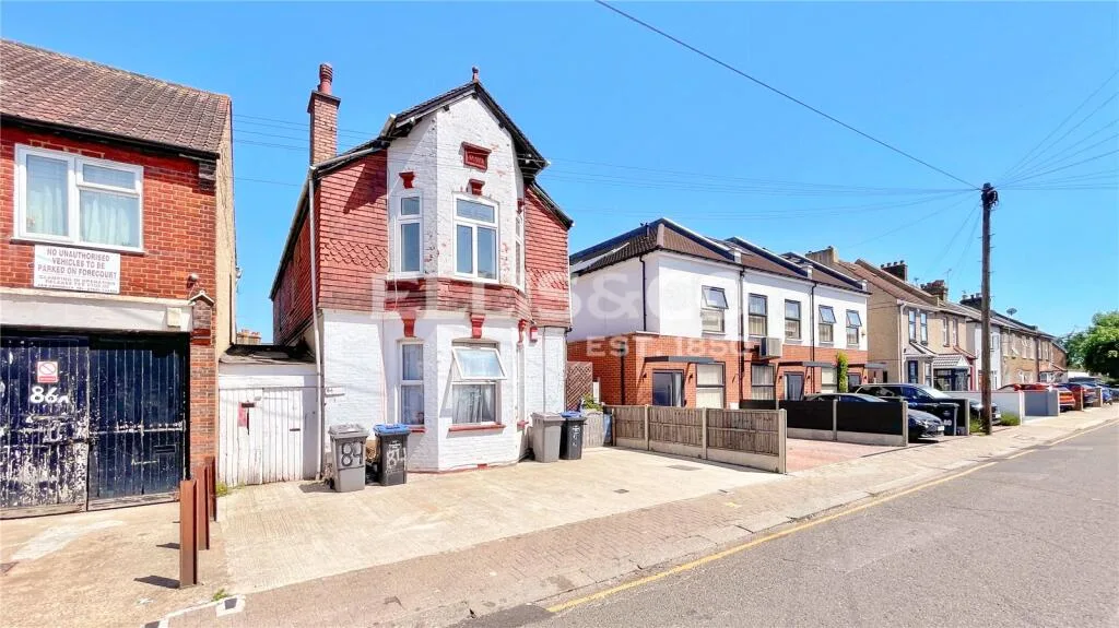 3 bedroom maisonette for rent
