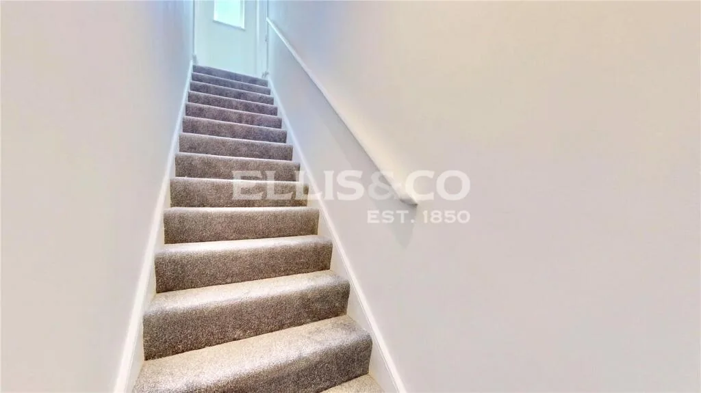 3 bedroom maisonette for rent