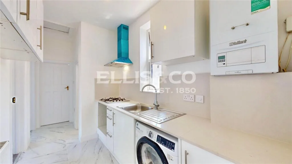 3 bedroom maisonette for rent