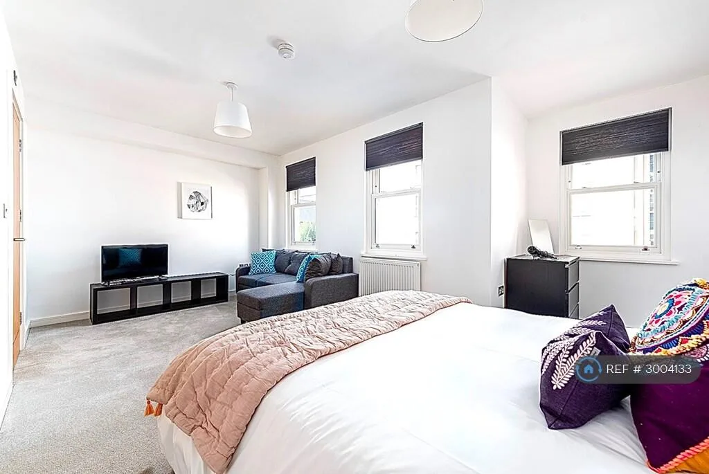 2 bedroom penthouse for rent