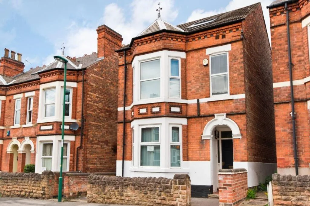 1 bedroom detached house for rent