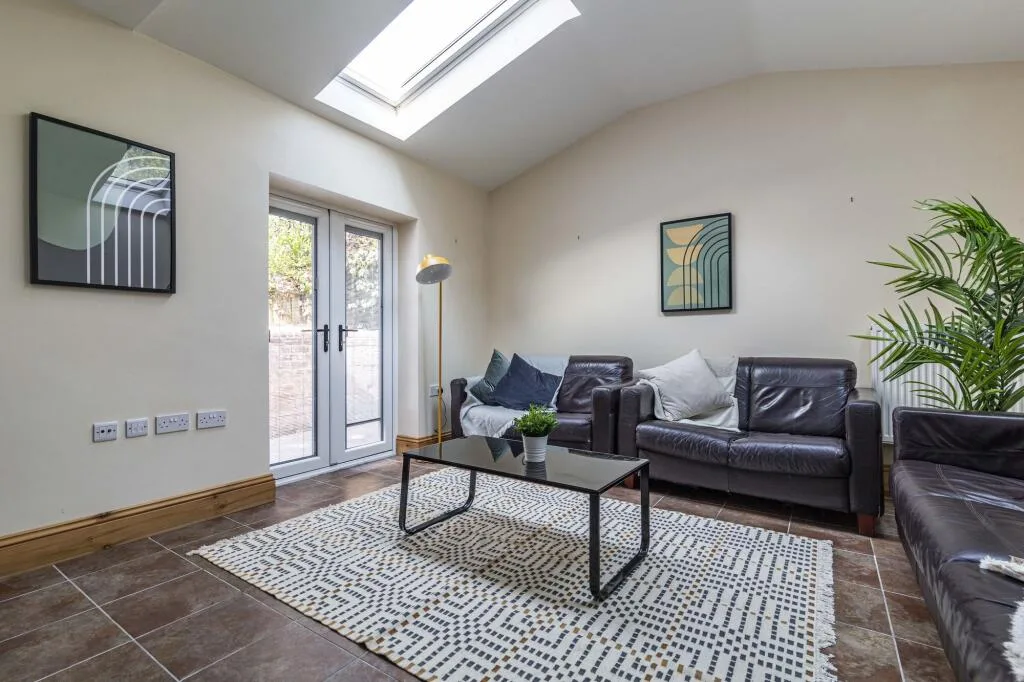 1 bedroom detached house for rent