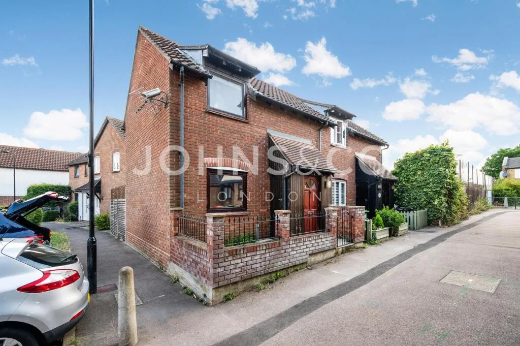 2 bedroom semi-detached house for rent
