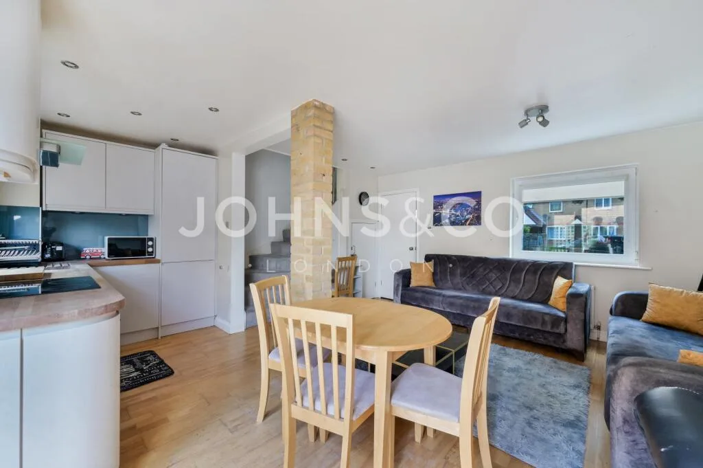 2 bedroom semi-detached house for rent