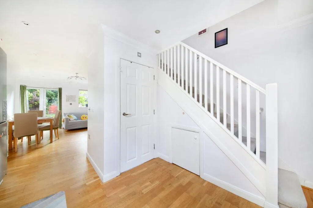 2 bedroom house for rent