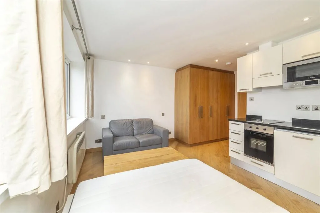 Studio flat for rent