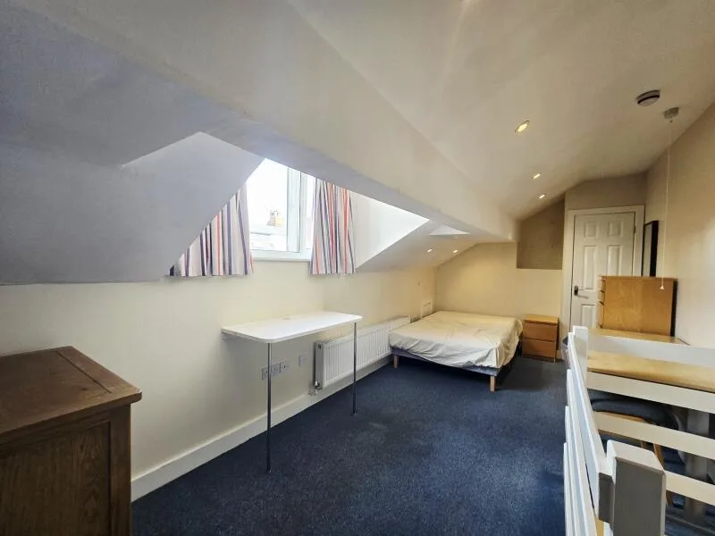 3 bedroom end of terrace house for rent