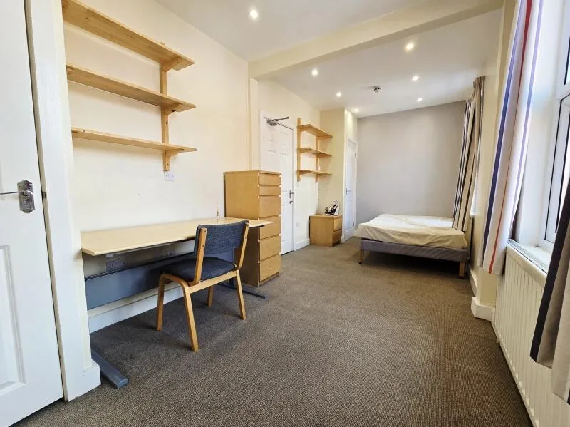3 bedroom end of terrace house for rent