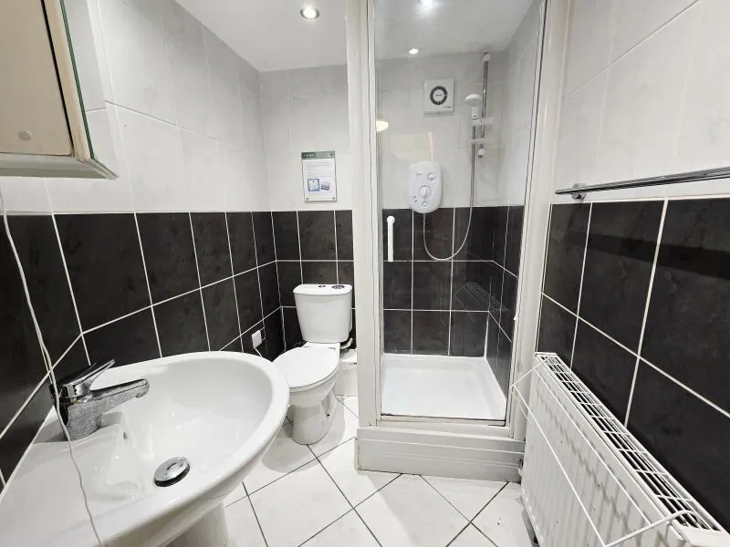 3 bedroom end of terrace house for rent