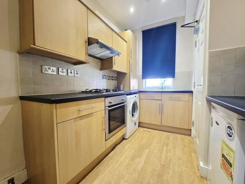 3 bedroom end of terrace house for rent