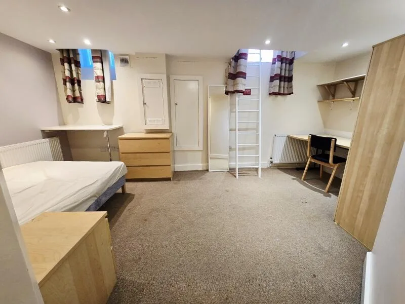 3 bedroom end of terrace house for rent