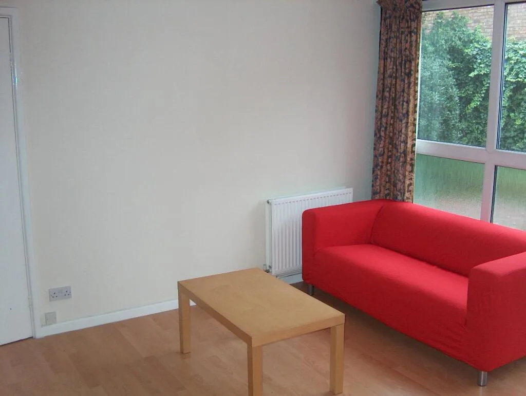 5 bedroom semi-detached house for rent