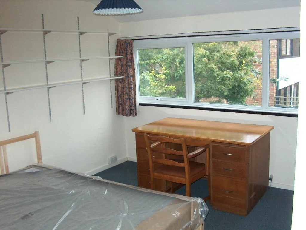 5 bedroom semi-detached house for rent