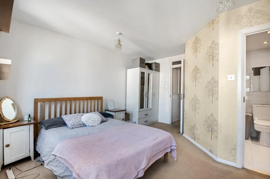 2 bedroom maisonette for rent