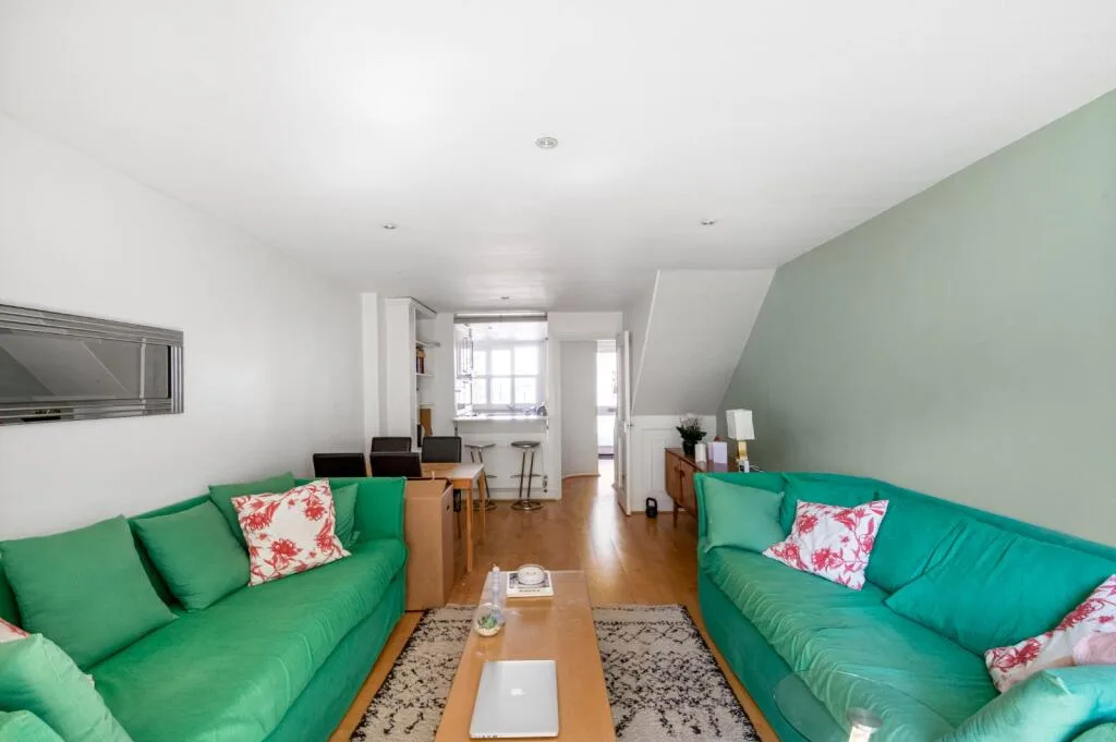 2 bedroom maisonette for rent