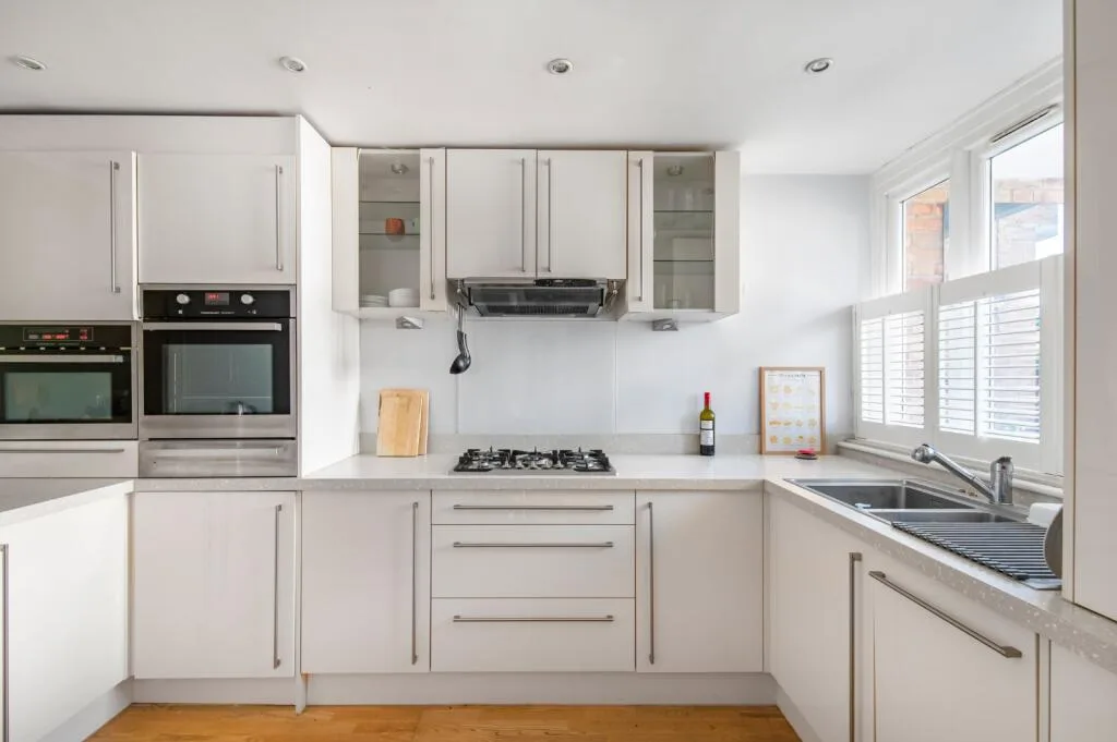 2 bedroom maisonette for rent