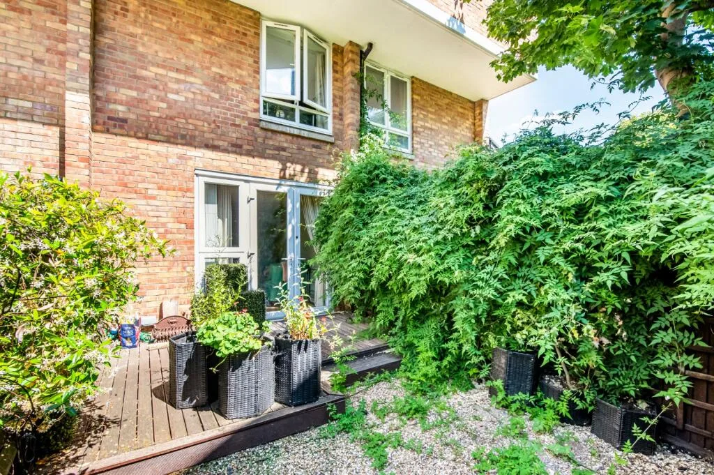 2 bedroom maisonette for rent
