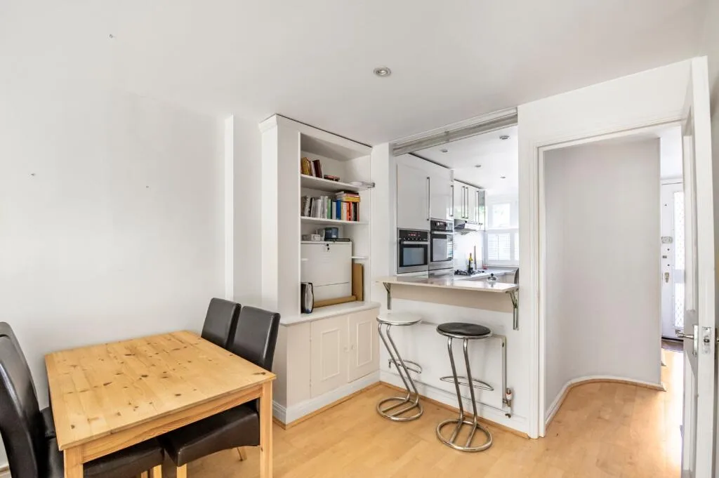 2 bedroom maisonette for rent