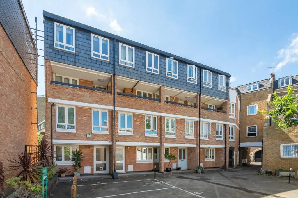 2 bedroom maisonette for rent
