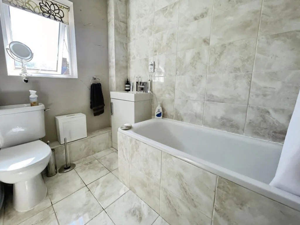 2 bedroom maisonette for rent