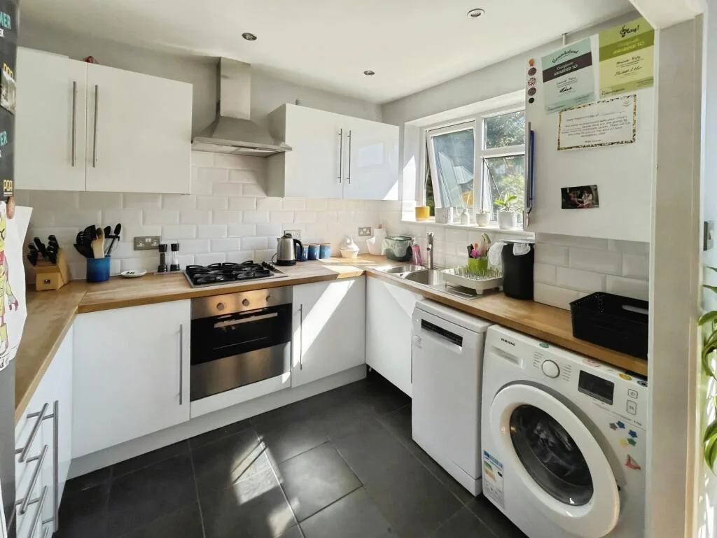 2 bedroom maisonette for rent