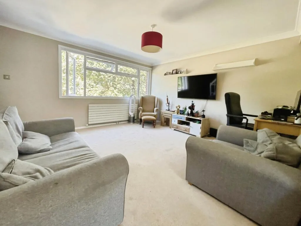 2 bedroom maisonette for rent