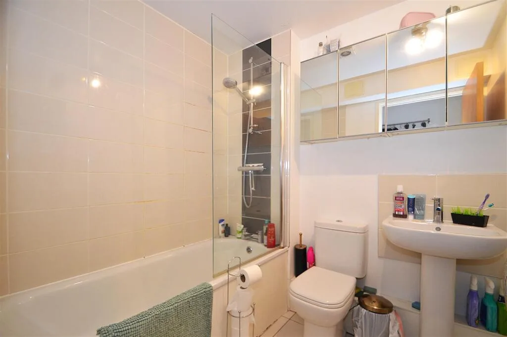 2 bedroom house for rent