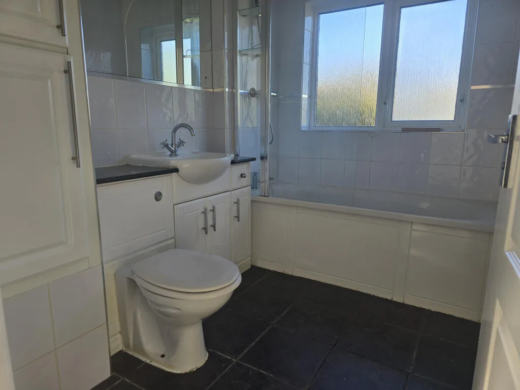 3 bedroom semi-detached house for rent