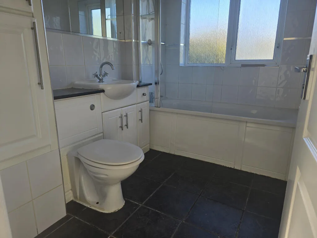 3 bedroom semi-detached house for rent