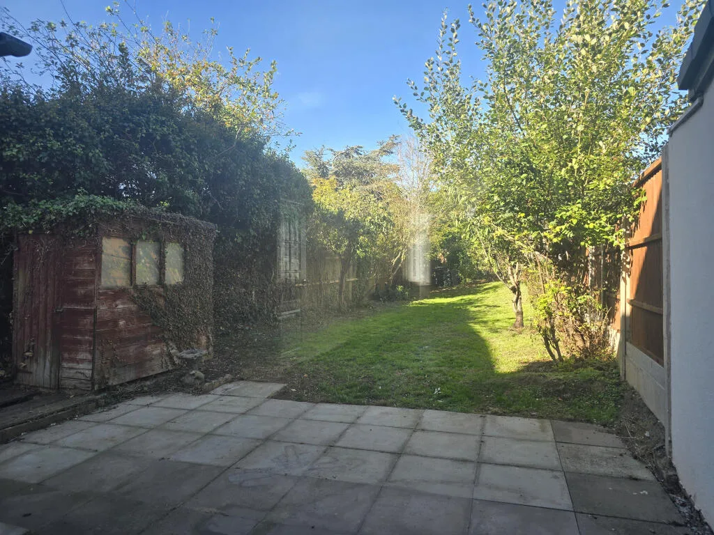 3 bedroom semi-detached house for rent