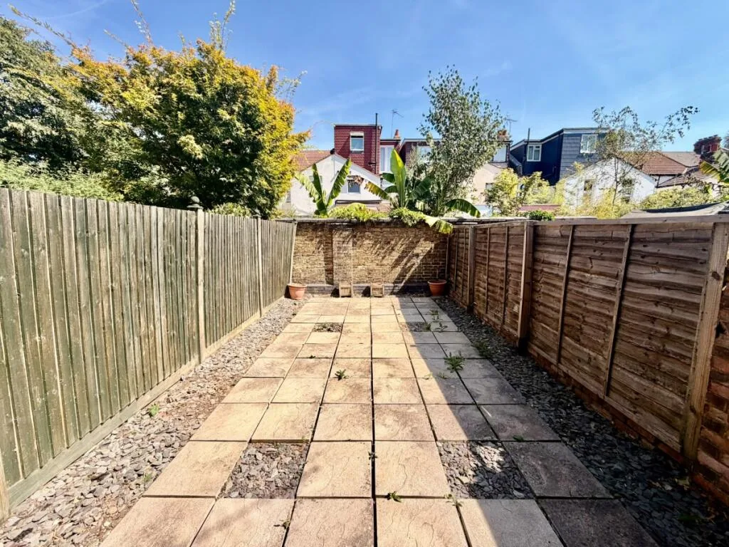 1 bedroom house for rent