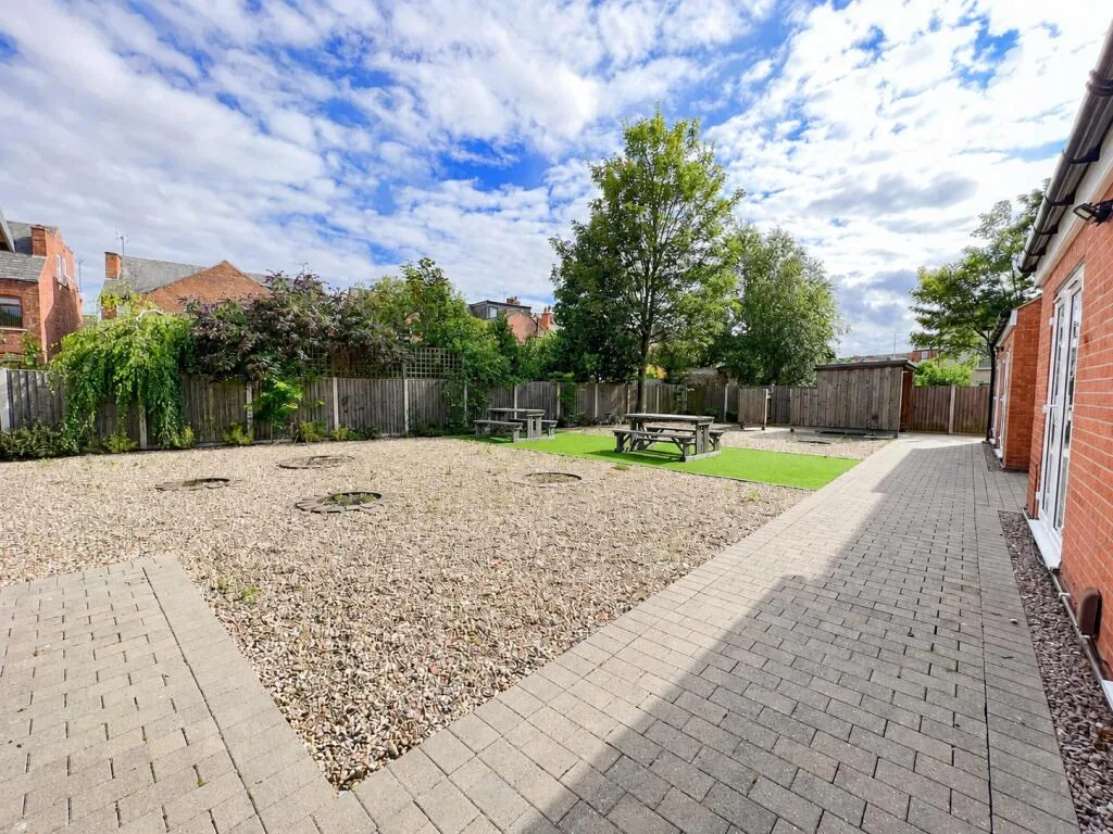 4 bedroom flat for rent