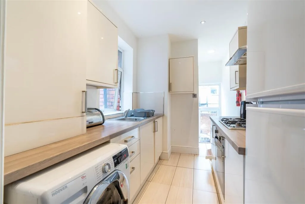 4 bedroom maisonette for rent