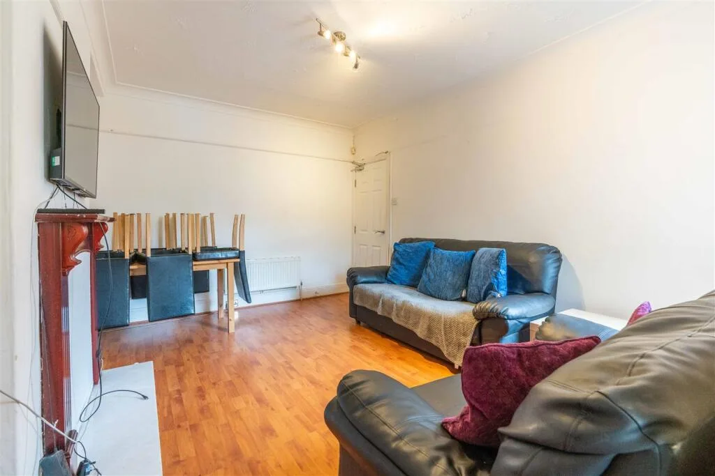 4 bedroom maisonette for rent