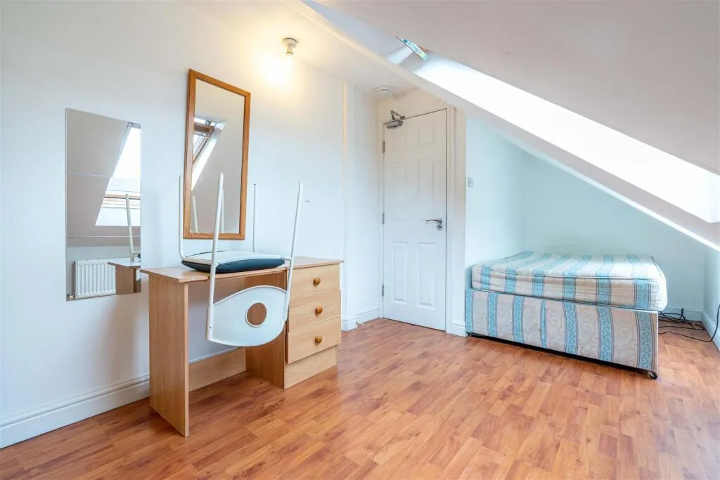 4 bedroom maisonette for rent