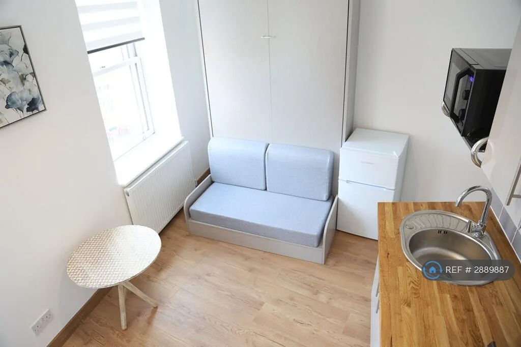 Studio flat for rent