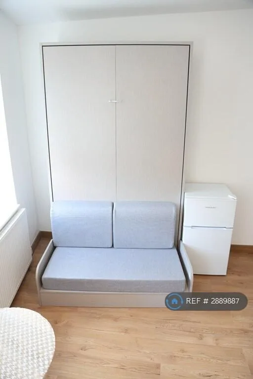 Studio flat for rent