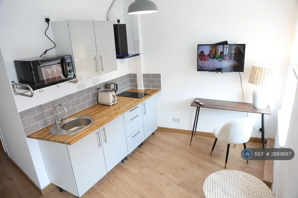 Studio flat for rent