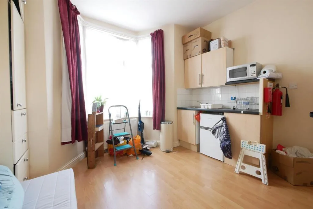 Studio flat for rent