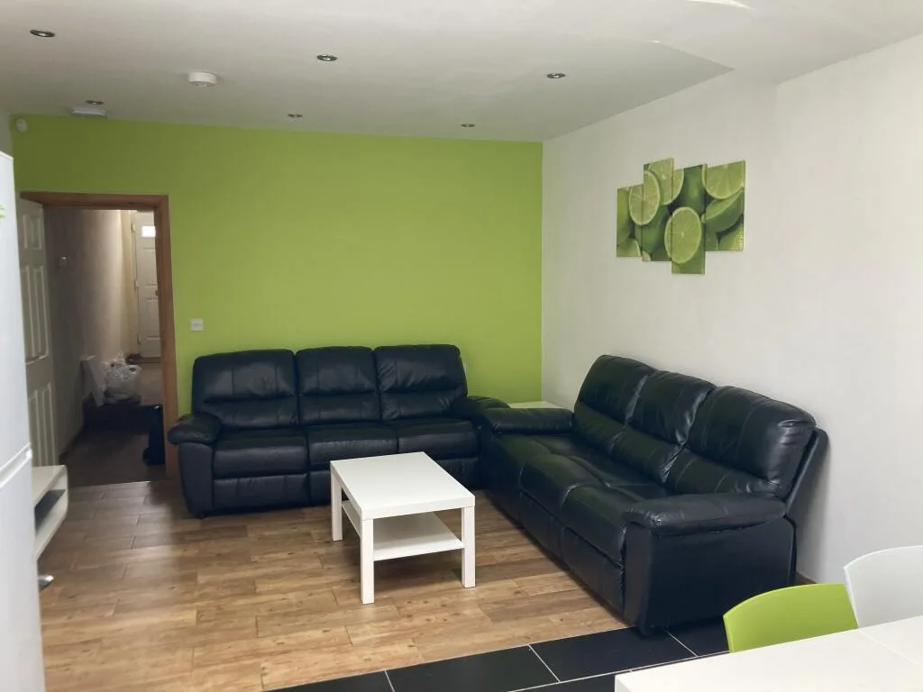6 bedroom house for rent