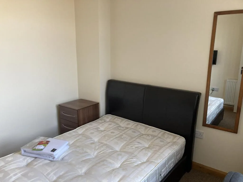 6 bedroom house for rent