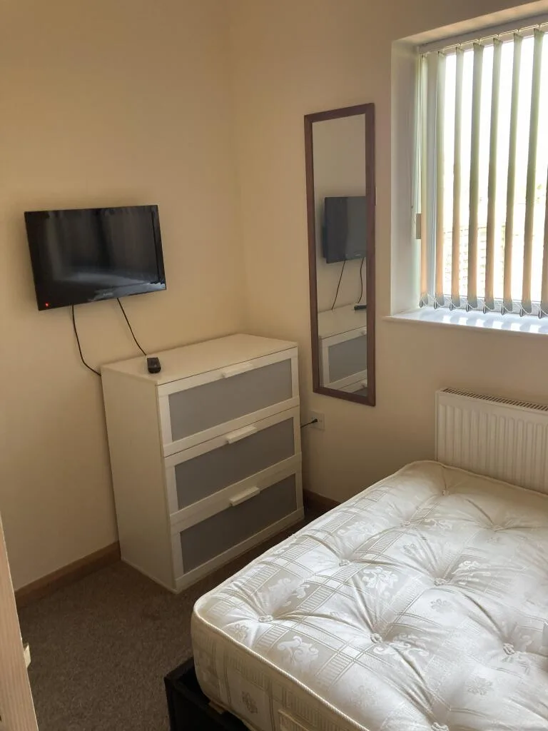 6 bedroom house for rent