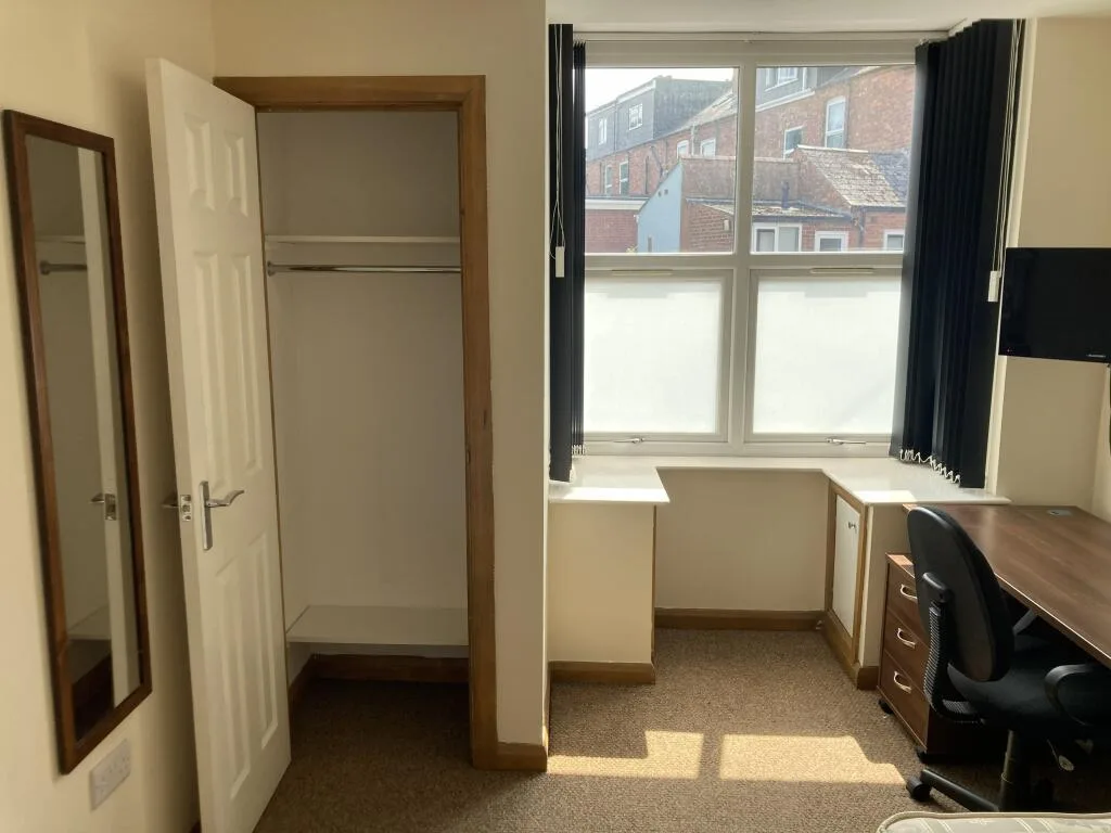 6 bedroom house for rent